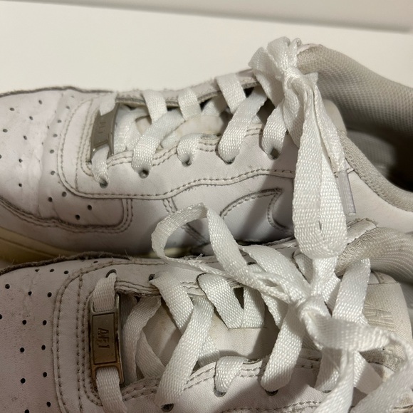 Womens Air Force 1’s - Picture 3 of 7